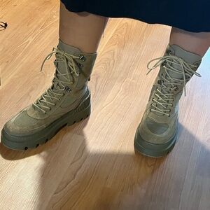 Combat boots